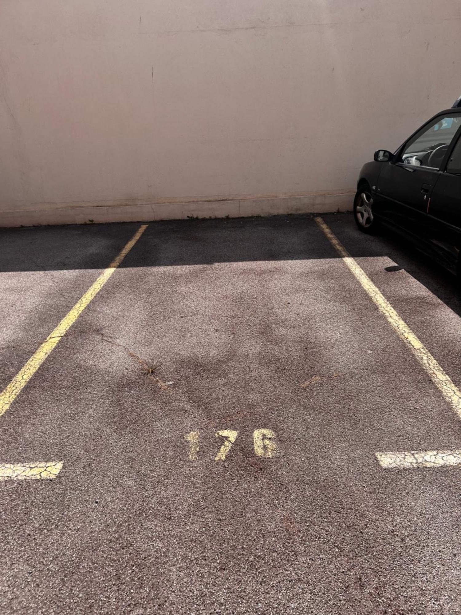 Superbe Studio, 200 M De La Mer, Climatise Avec Terrasse Et Parking Prive