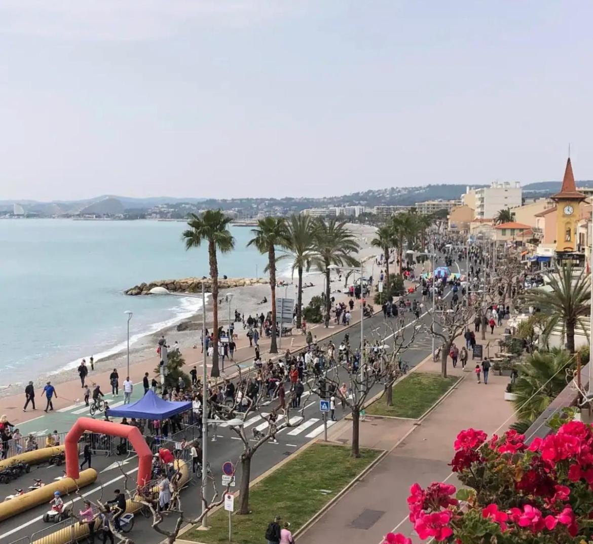 Appartement Superbe Studio, 200 M De La Mer, Climatise Avec Terrasse Et Parking Prive *