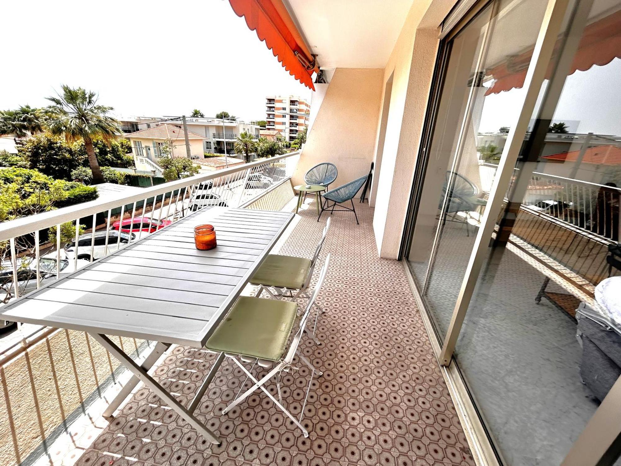 Superbe Studio, 200 M De La Mer, Climatise Avec Terrasse Et Parking Prive Appartement