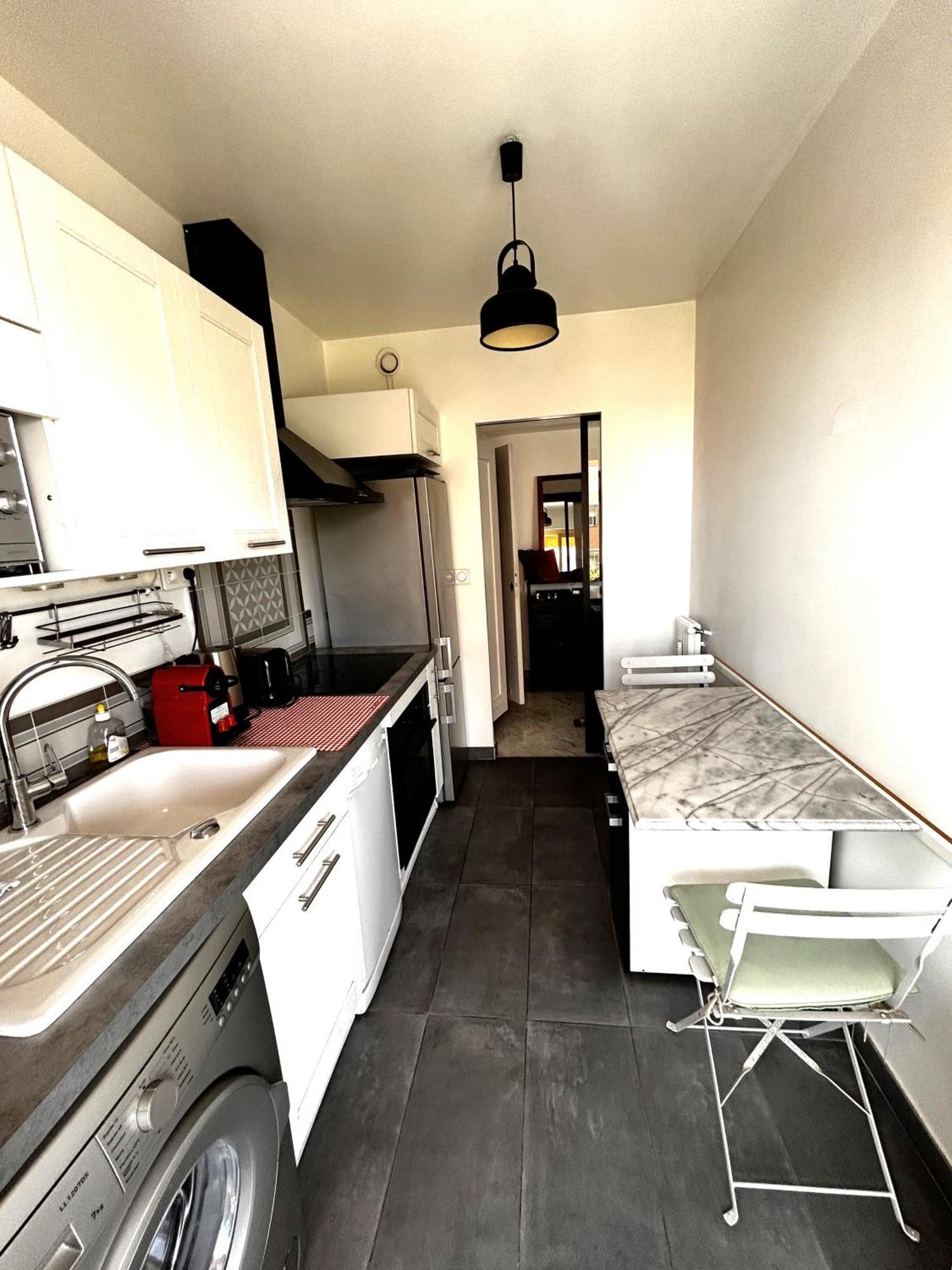 Apartamento Superbe Studio, 200 M De La Mer, Climatise Avec Terrasse Et Parking Prive *