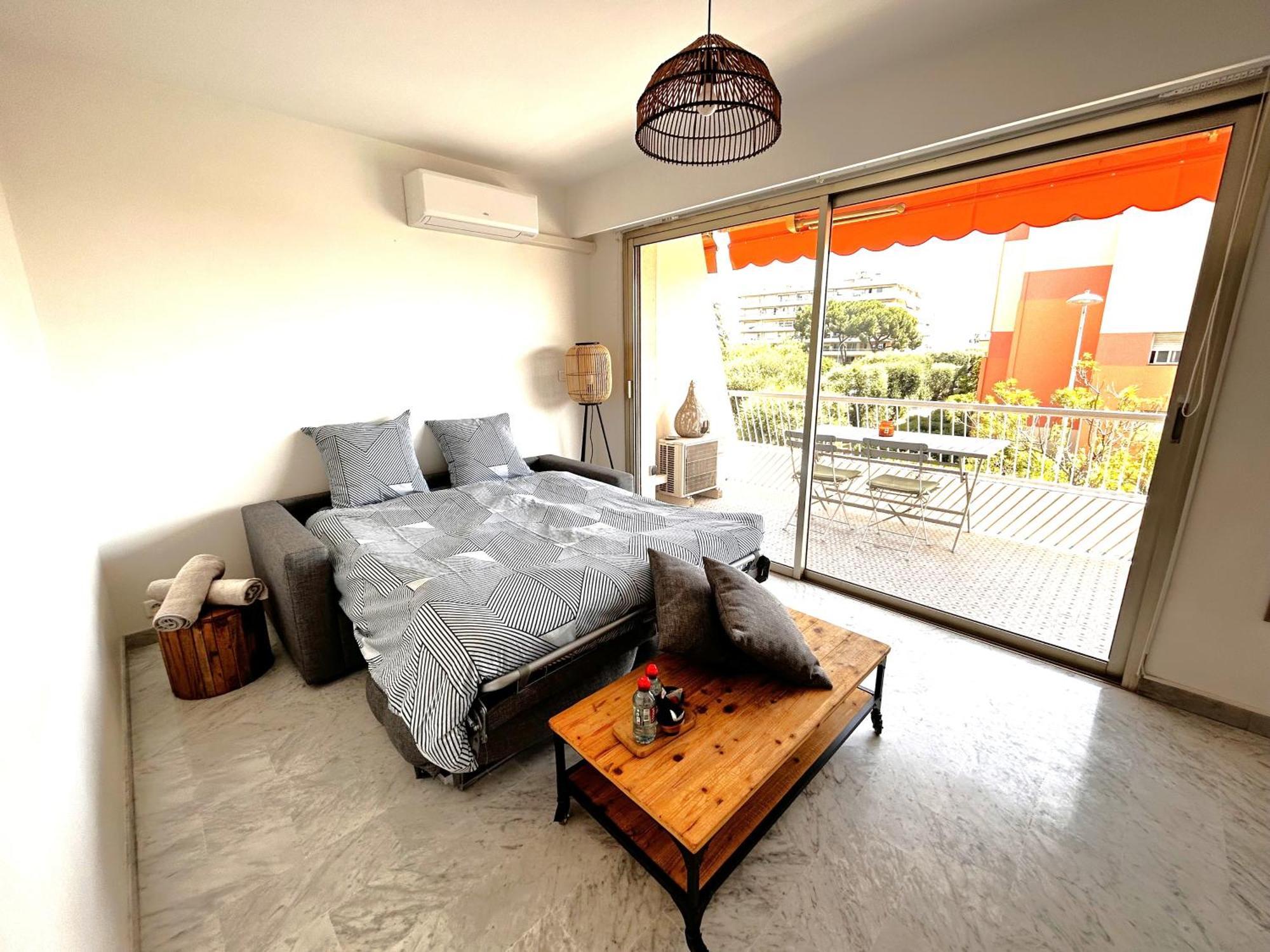 Superbe Studio, 200 M De La Mer, Climatise Avec Terrasse Et Parking Prive Cagnes-sur-Mer