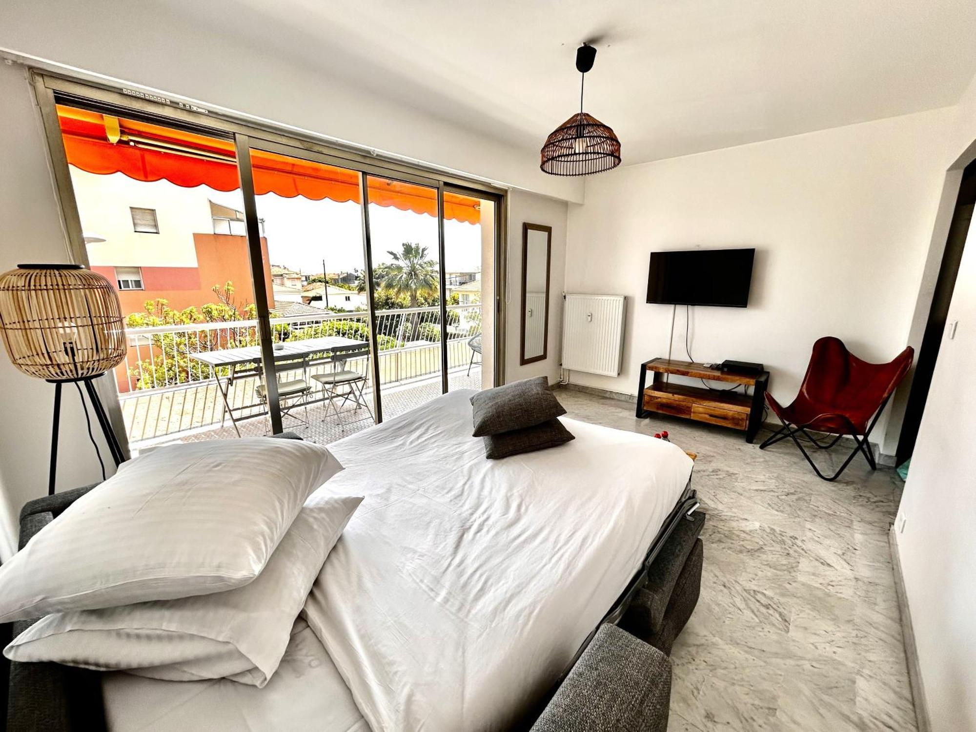 Superbe Studio, 200 M De La Mer, Climatise Avec Terrasse Et Parking Prive Apartment Cagnes-sur-Mer