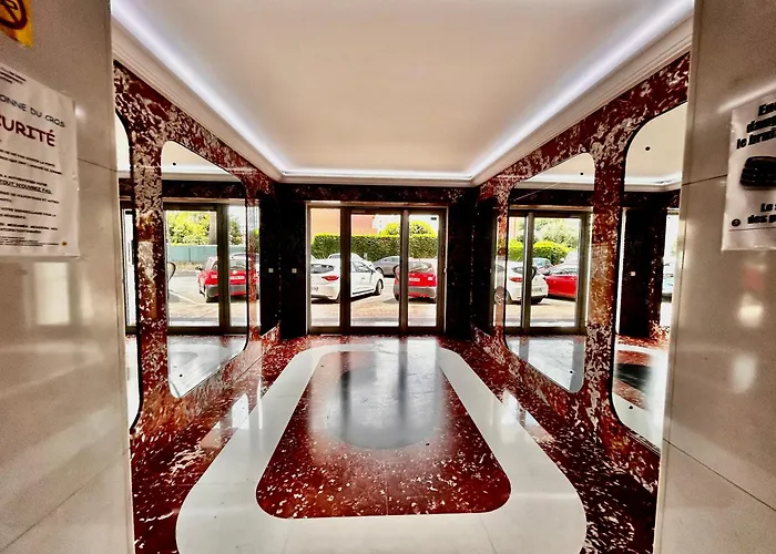 Superbe Studio, 200 M De La Mer, Climatise Avec Terrasse Et Parking Prive