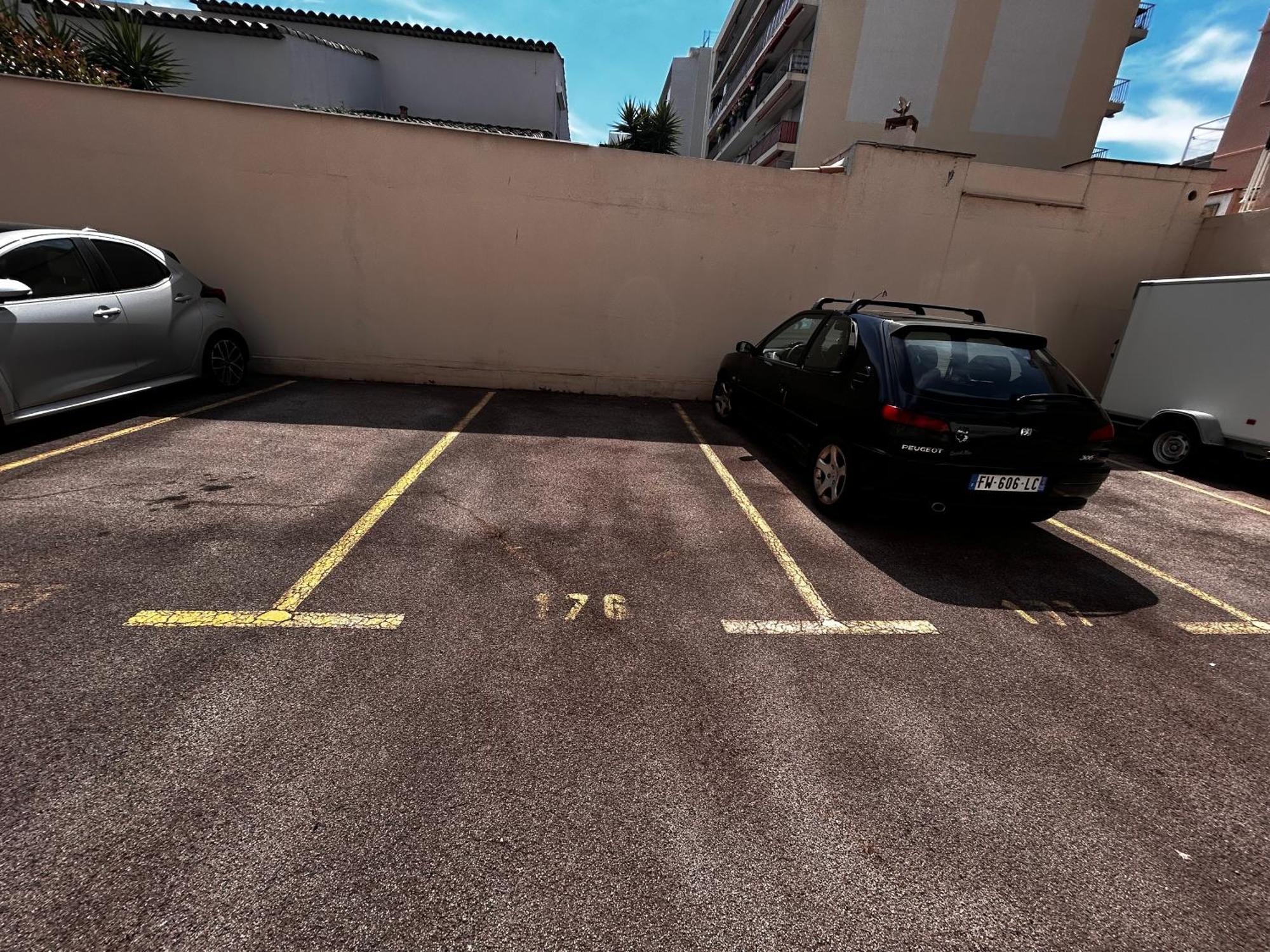 Appartement Superbe Studio, 200 M De La Mer, Climatise Avec Terrasse Et Parking Prive Cagnes-sur-Mer